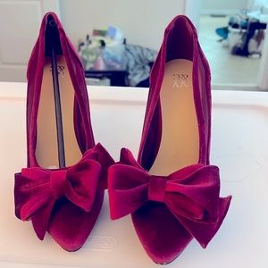 Brand new NYCO faux suede Dk. Pink Heels sz. 9